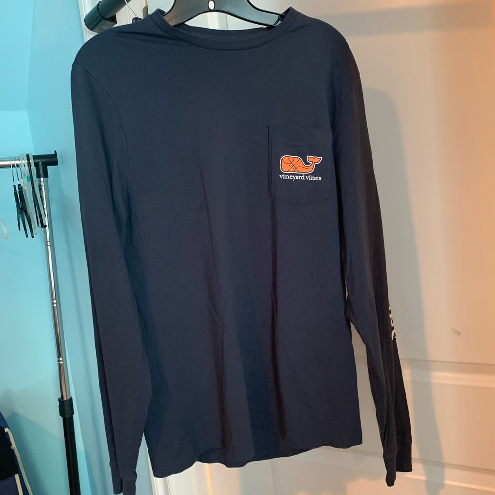 VINEYARD VINES BASKETBALL LONG SLEEVE TEE!! SMALL